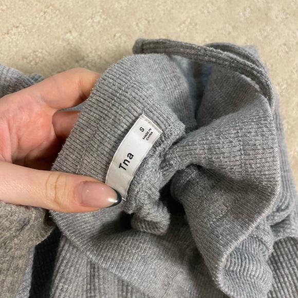 Aritzia TNA thermal set - Picture 2 of 6